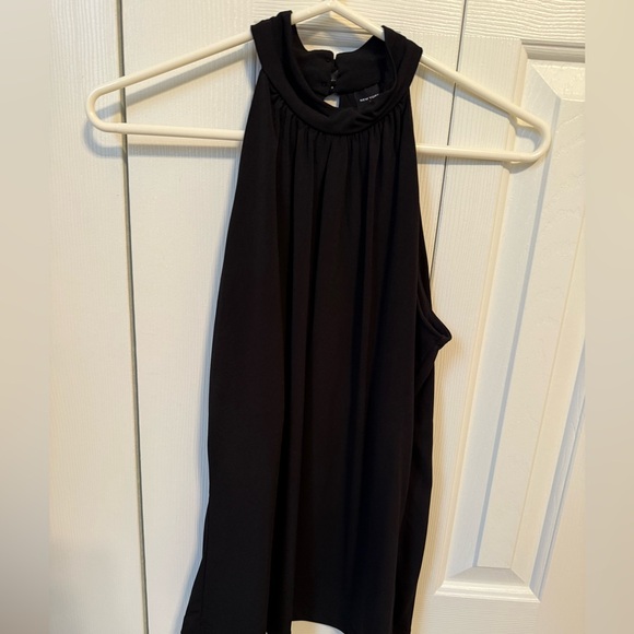 New York & Company Black Women's Open Back Halter Top W Built In Bra(Size Small) - Picture 6 of 6